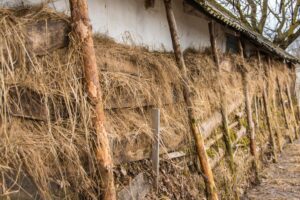 Straw insulation